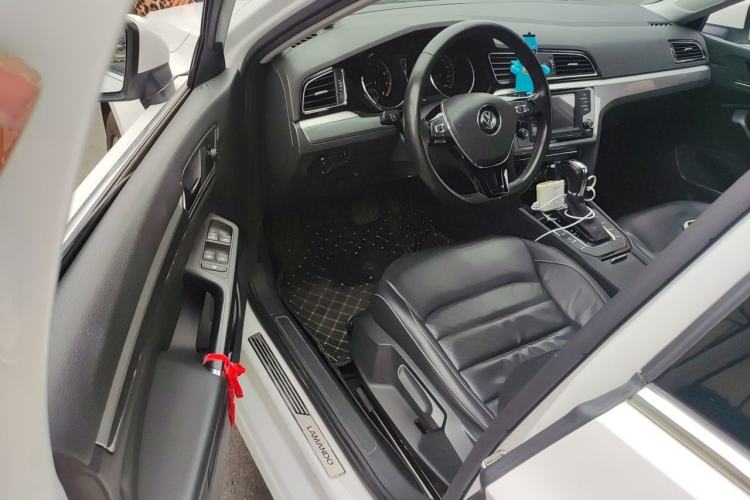 Used Volkswagen Lamando 2015 280TSI DSG Comfort Edition Driver Seat