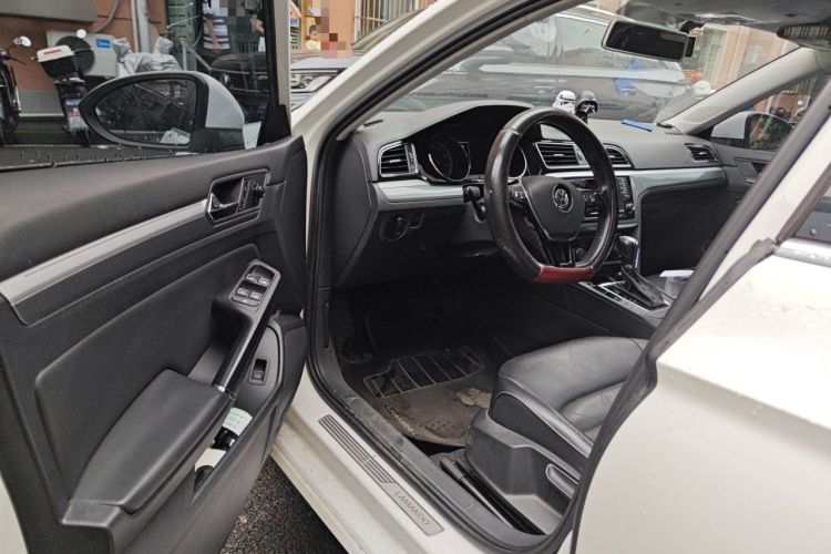 Used Volkswagen Lamando 2015 330TSI DSG Comfort Edition Driver Seat