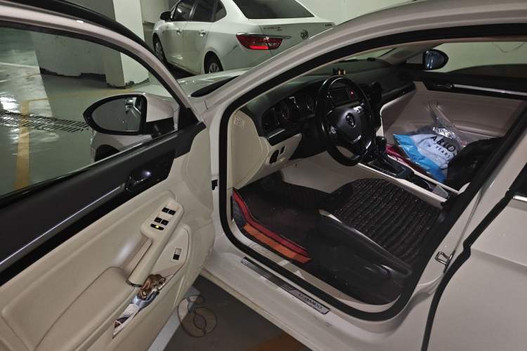 Used Volkswagen Lamando 2015 280TSI DSG Comfort Edition Driver Seat