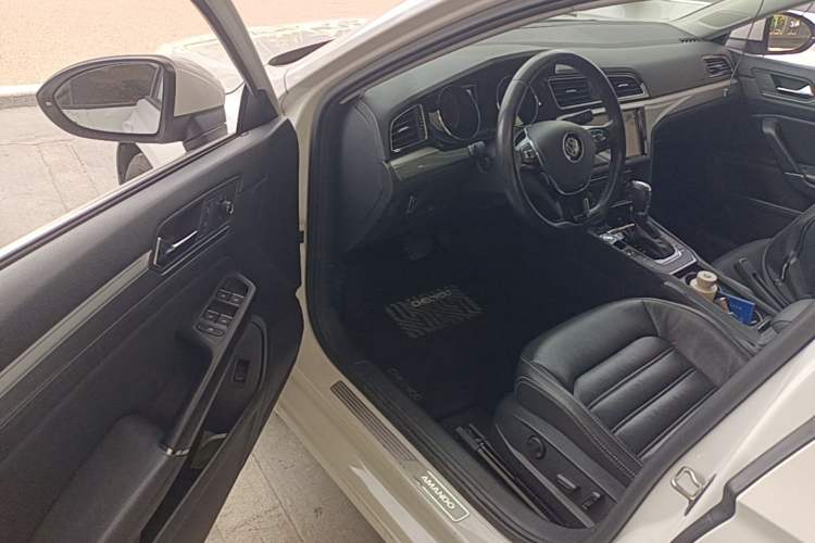 Used Volkswagen Lamando 2015 280TSI DSG Luxury Edition Driver Seat