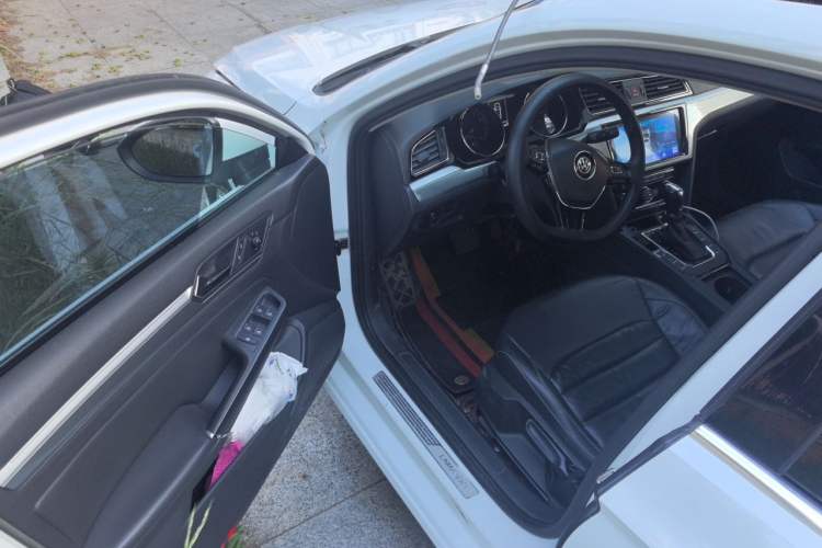 Used Volkswagen Lamando 2015 280TSI DSG Comfort Edition Driver Seat
