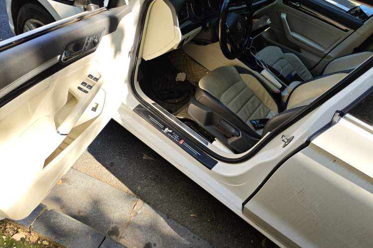 Used Volkswagen Lamando  Driver Seat