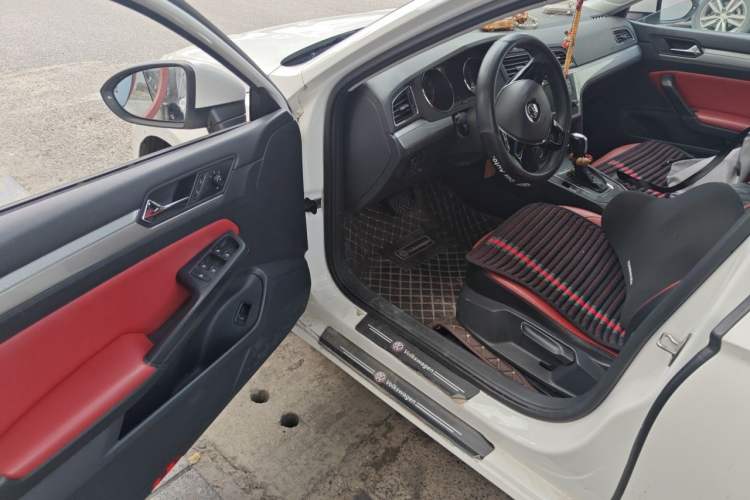 Used Volkswagen Lamando 2015 230TSI DSG Fashion Edition Driver Seat