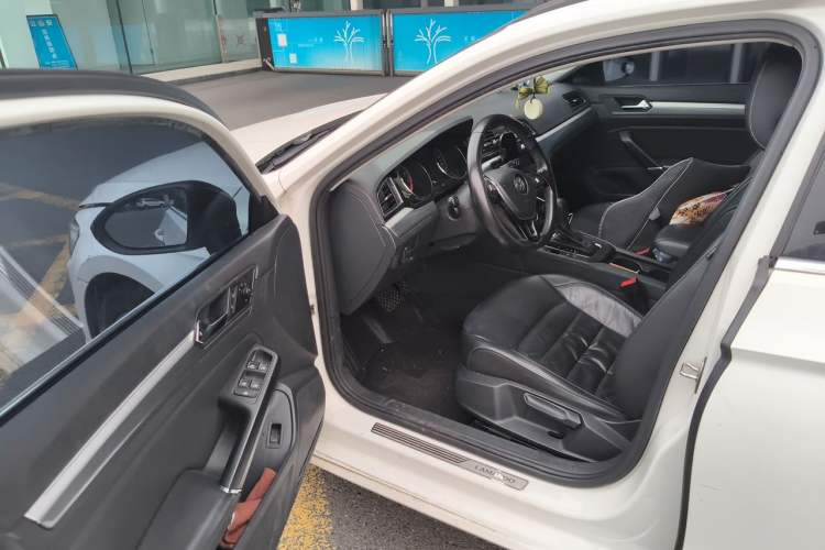 Used Volkswagen Lamando 2015 280TSI DSG Comfort Edition Driver Seat