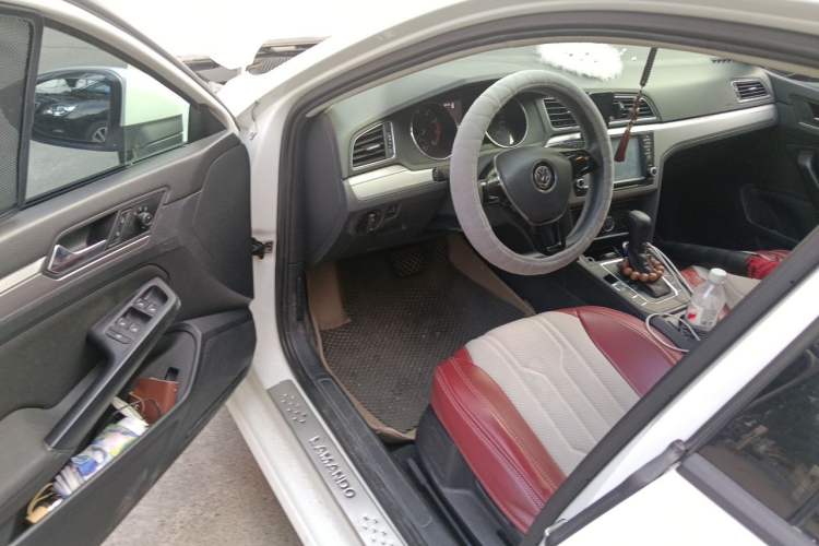 Used Volkswagen Lamando 2015 230TSI DSG Fashion Edition Driver Seat