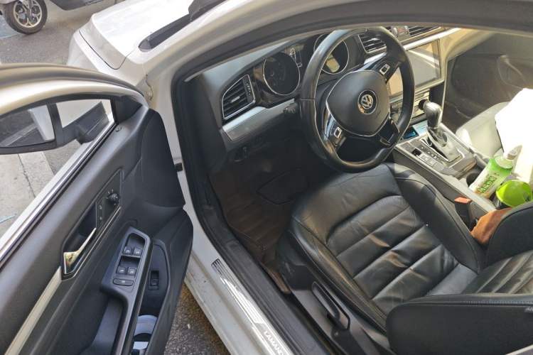 Used Volkswagen Lamando 2015 280TSI DSG Comfort Edition Driver Seat