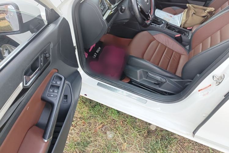 Used Volkswagen Lamando 2015 280TSI DSG Comfort Edition Driver Seat