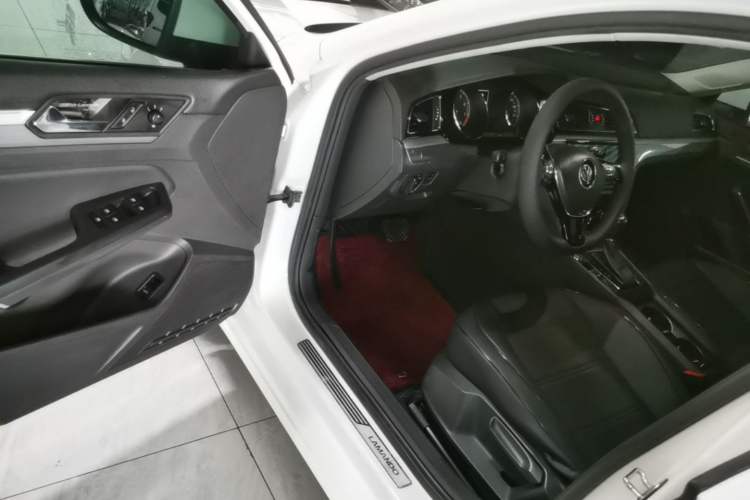 Used Volkswagen Lamando 2015 280TSI DSG Comfort Edition Driver Seat