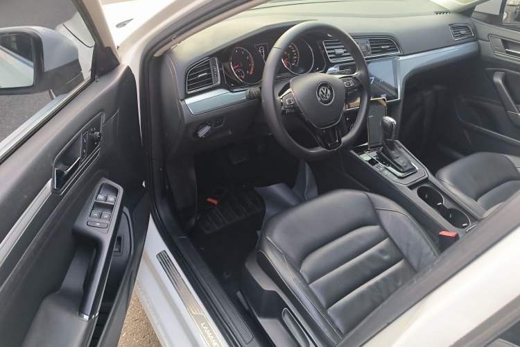 Used Volkswagen Lamando 2015 280TSI DSG Comfort Edition Driver Seat