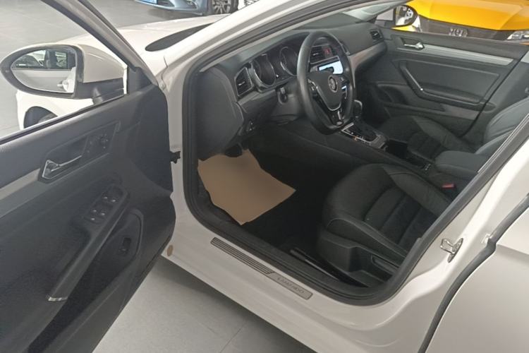 Used Volkswagen Lamando 2015 280TSI DSG Comfort Edition Driver Seat