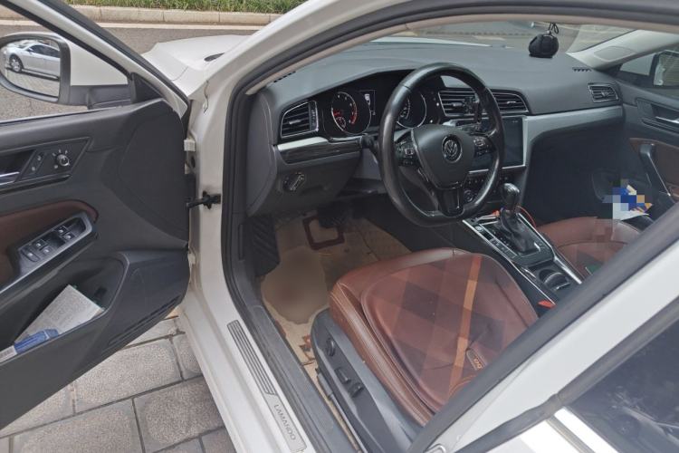 Used Volkswagen Lamando 2015 280TSI DSG Luxury Edition Driver Seat