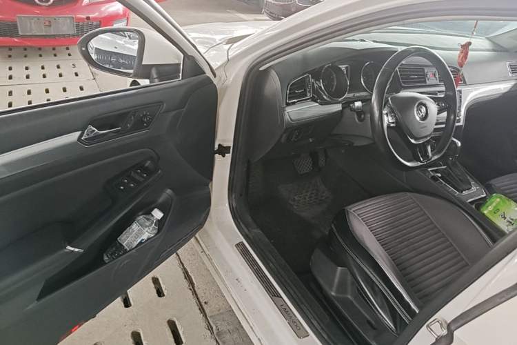 Used Volkswagen Lamando 2015 280TSI DSG Comfort Edition Driver Seat