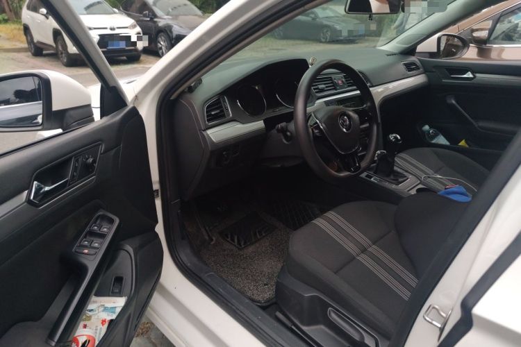 Used Volkswagen Lamando 2015 230TSI Manual Trend Edition Driver Seat