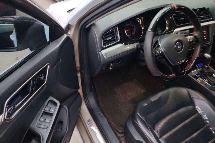 Used Volkswagen Lamando 2015 280TSI DSG Comfort Edition Driver Seat