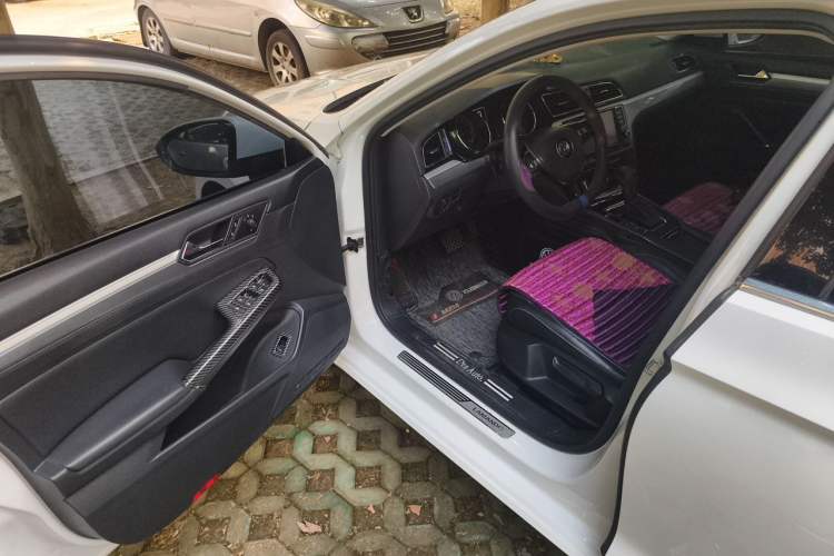Used Volkswagen Lamando 2015 280TSI DSG Comfort Edition Driver Seat