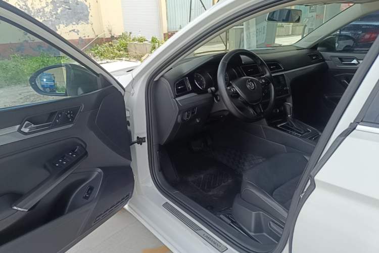Used Volkswagen Lamando 2015 280TSI DSG Comfort Edition Driver Seat