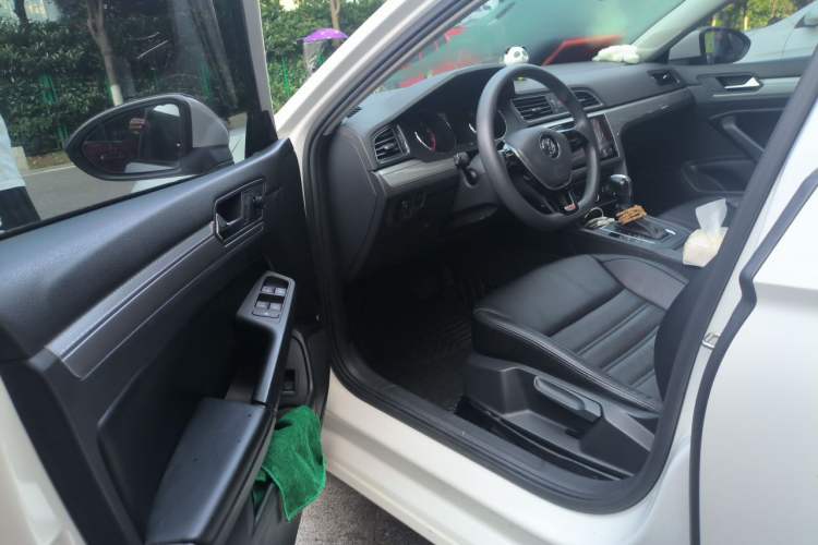 Used Volkswagen Lamando 2015 230TSI DSG Fashion Edition Driver Seat