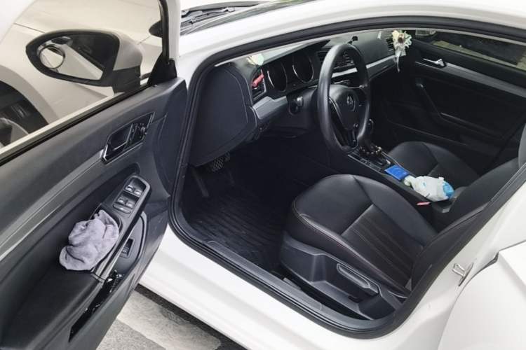 Used Volkswagen Lamando 2015 230TSI DSG Fashion Edition Driver Seat