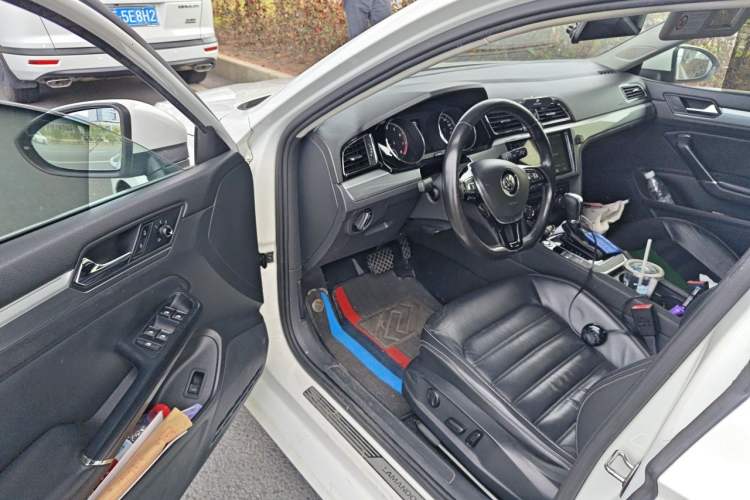 Used Volkswagen Lamando 2015 330TSI DSG Luxury Edition Driver Seat