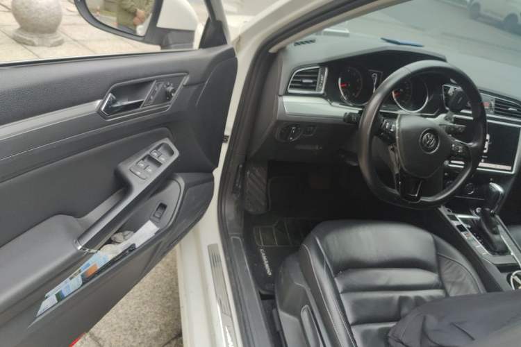 Used Volkswagen Lamando 2015 280TSI DSG Comfort Edition Driver Seat