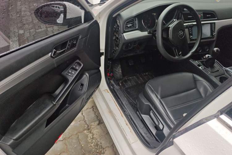 Used Volkswagen Lamando 2015 230TSI Manual Trend Edition Driver Seat