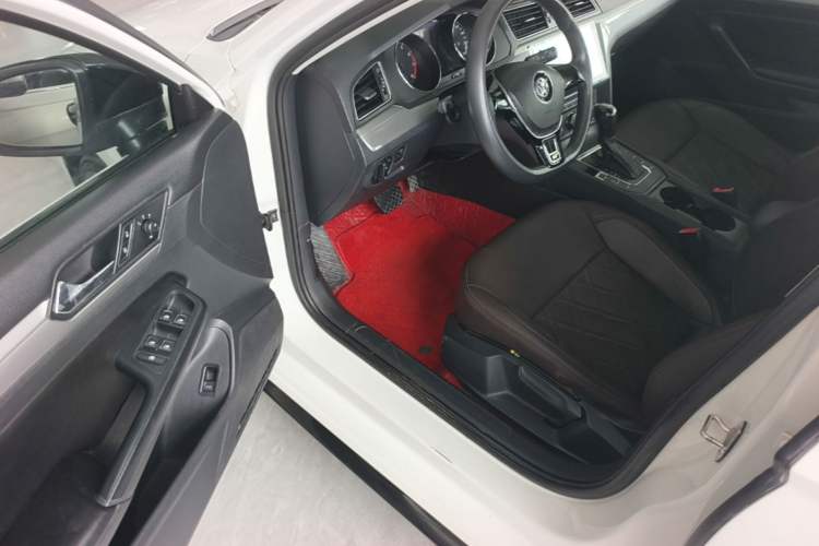 Used Volkswagen Lamando 2015 230TSI DSG Fashion Edition Driver Seat