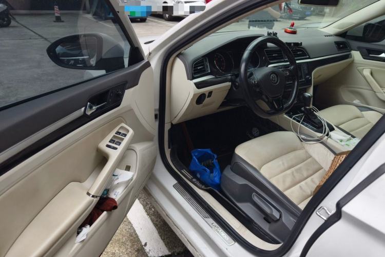 Used Volkswagen Lamando 2015 280TSI DSG Comfort Edition Driver Seat