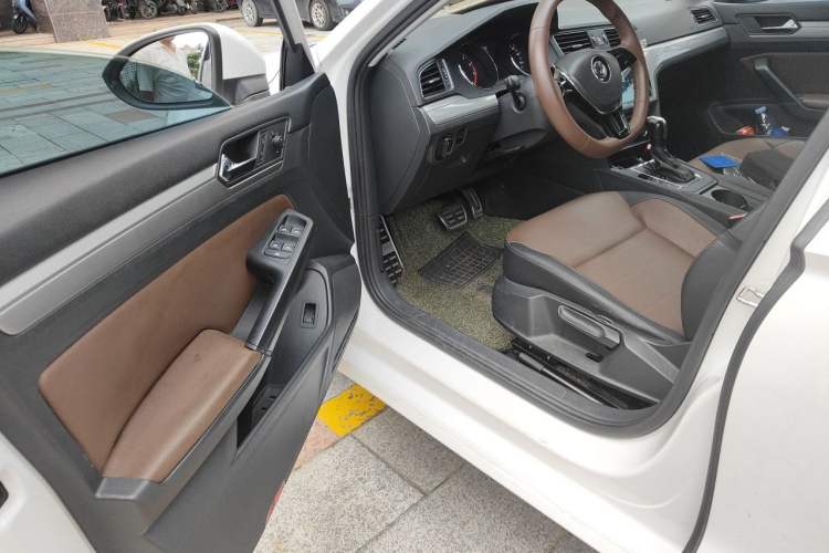 Used Volkswagen Lamando 2015 230TSI DSG Fashion Edition Driver Seat