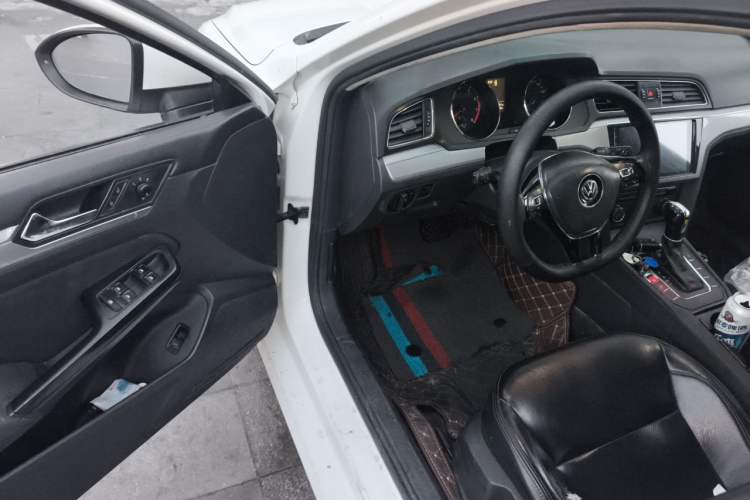 Used Volkswagen Lamando 2015 230TSI DSG Fashion Edition Driver Seat
