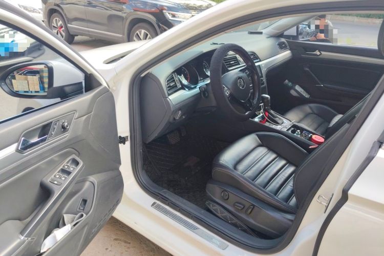 Used Volkswagen Lamando 2015 280TSI DSG Luxury Edition Driver Seat