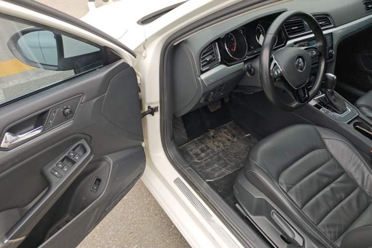 Used Volkswagen Lamando 2015 280TSI DSG Comfort Edition Driver Seat