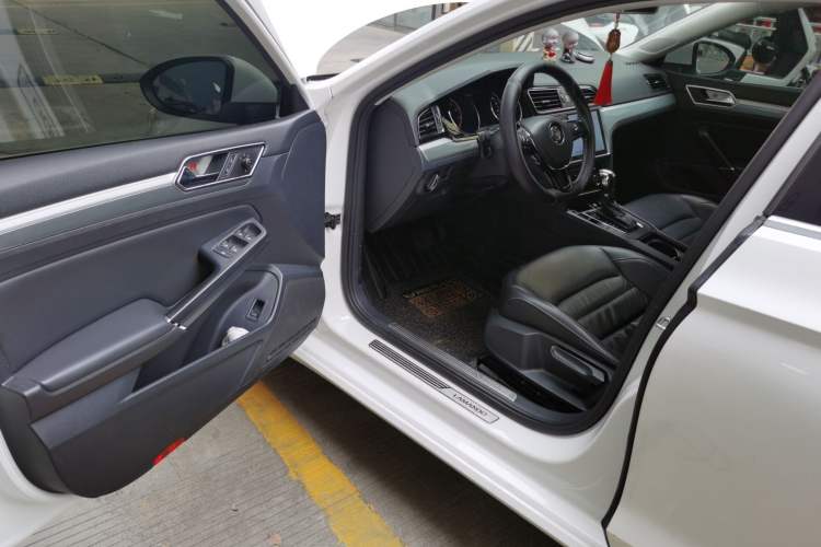 Used Volkswagen Lamando 2015 280TSI DSG Comfort Edition Driver Seat