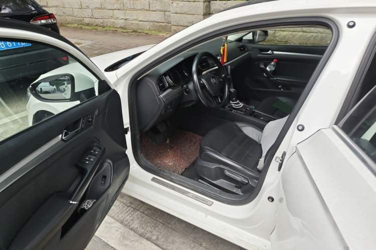 Used Volkswagen Lamando 2015 280TSI DSG Comfort Edition Driver Seat