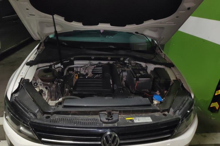 Used Volkswagen Lamando 2015 280TSI DSG Comfort Edition Engine Bay