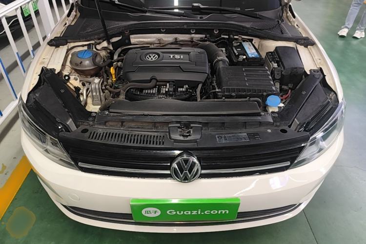 Used Volkswagen Lamando 2015 330TSI DSG Comfort Edition Engine Bay