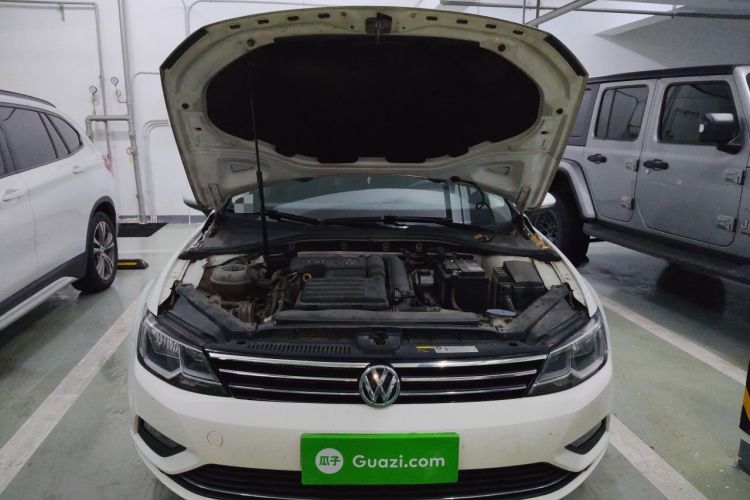 Used Volkswagen Lamando 2015 230TSI DSG Fashion Edition Engine Bay