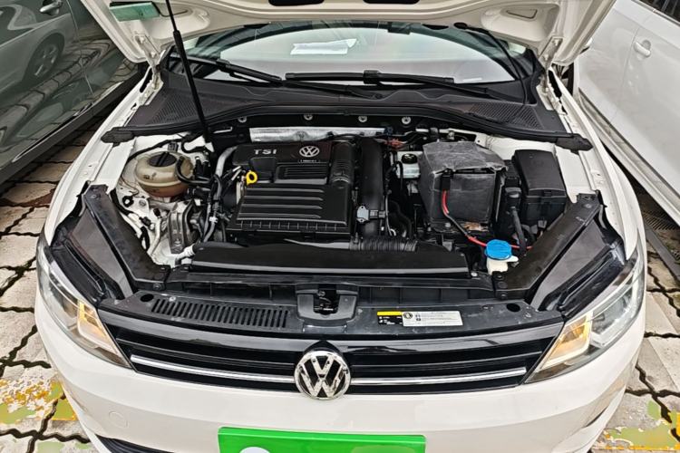 Used Volkswagen Lamando 2015 230TSI DSG Fashion Edition Engine Bay