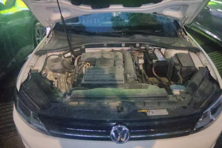Used Volkswagen Lamando 2015 280TSI DSG Comfort Edition Engine Bay