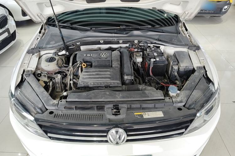 Used Volkswagen Lamando 2015 280TSI DSG Comfort Edition Engine Bay