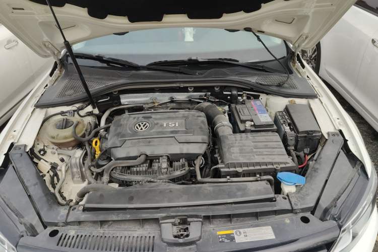 Used Volkswagen Lamando 2015 330TSI DSG Comfort Edition Engine Bay