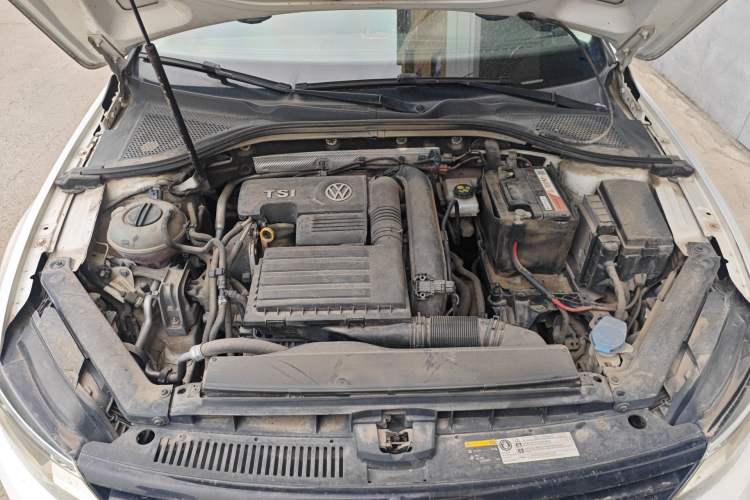 Used Volkswagen Lamando 2015 230TSI Manual Trend Edition Engine Bay