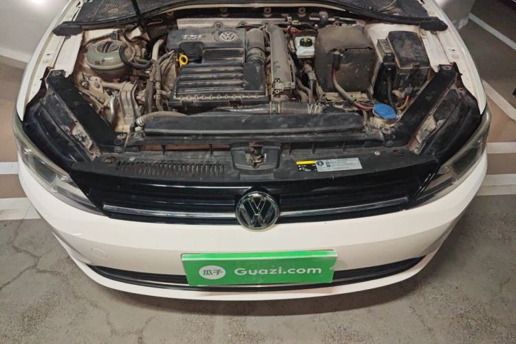 Used Volkswagen Lamando 2015 230TSI DSG Fashion Edition Engine Bay