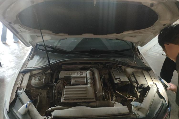 Used Volkswagen Lamando 2015 280TSI DSG Comfort Edition Engine Bay