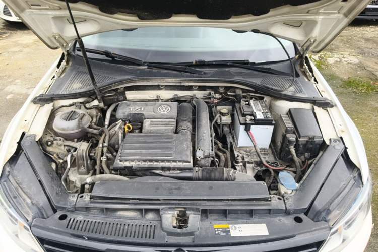 Used Volkswagen Lamando 2015 280TSI DSG Comfort Edition Engine Bay