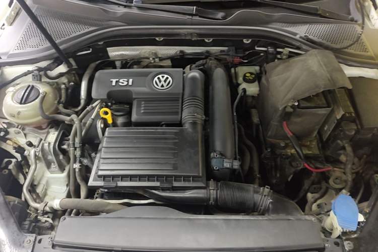 Used Volkswagen Lamando 2015 280TSI DSG Comfort Edition Engine Bay