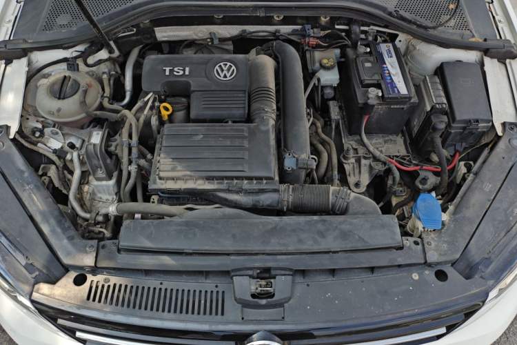 Used Volkswagen Lamando 2015 230TSI DSG Fashion Edition Engine Bay