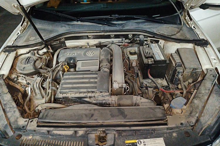Used Volkswagen Lamando 2015 230TSI DSG Fashion Edition Engine Bay