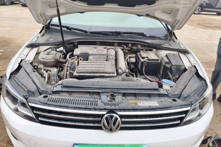 Used Volkswagen Lamando 2015 280TSI DSG Comfort Edition Engine Bay