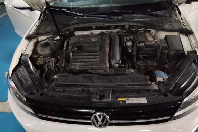 Used Volkswagen Lamando 2015 230TSI DSG Fashion Edition Engine Bay