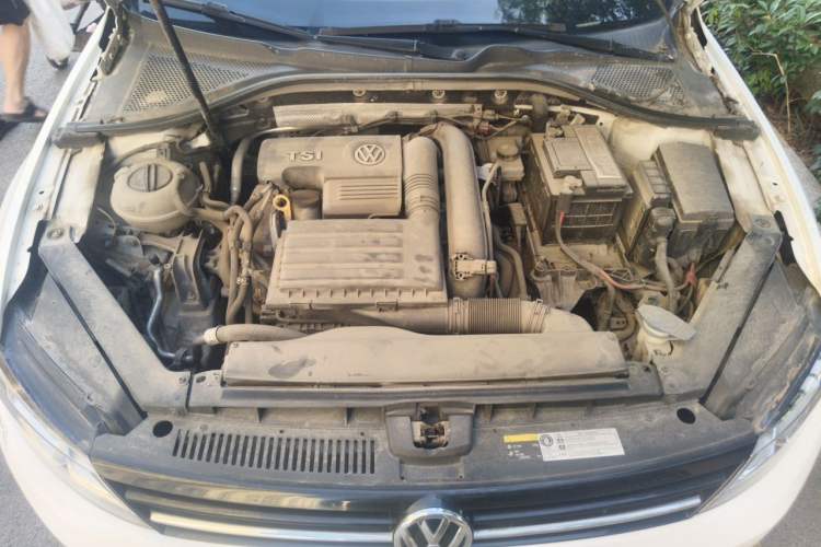 Used Volkswagen Lamando 2015 230TSI DSG Fashion Edition Engine Bay